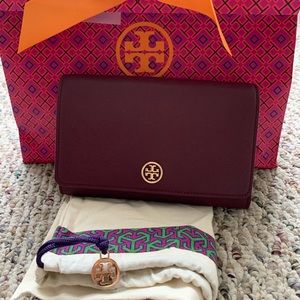 Used only twice. Tory Burch Robinson Chain Bag